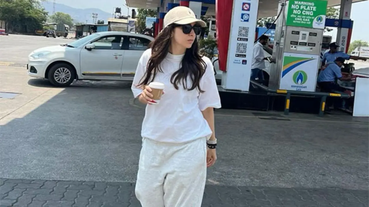 Karisma Kapoor's Refreshing Road Trip Moments