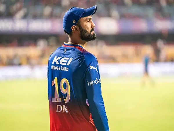 "Ask 6 keepers, I would be 8th on list": Dinesh Karthik's hilarious rant at Nasser Hussain