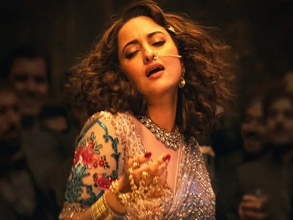 Sonakshi Sinha steals the show in Bhansali's 'Tilasmi Bahein' from 'Heeramandi'