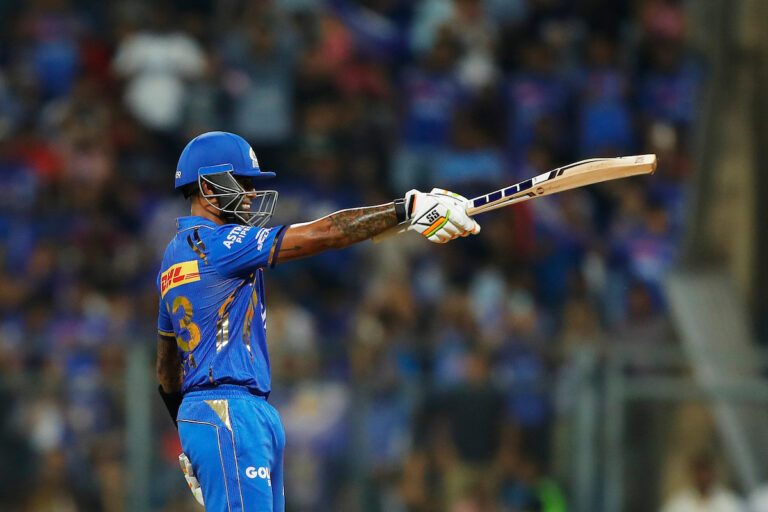 Mumbai outclass Royal Challengers, win by 7 wickets