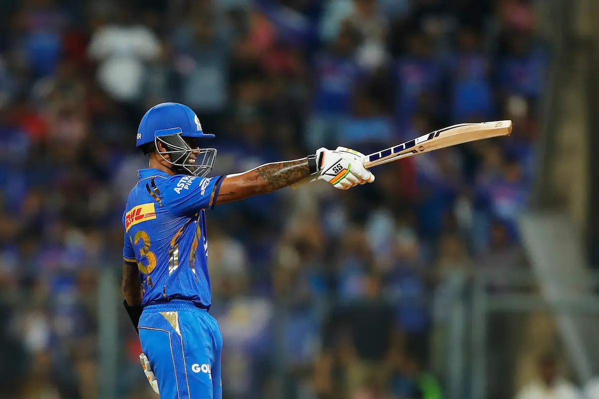 Mumbai outclass Royal Challengers, win by 7 wickets