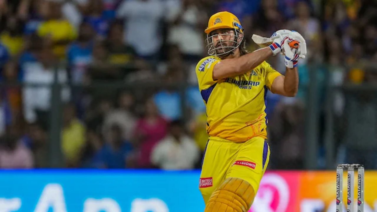 CSK's Simmons Hails Dhoni's Thunderous Sixes in IPL Showdown