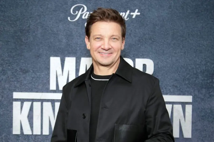 Jeremy Renner Joins 'Knives Out 3