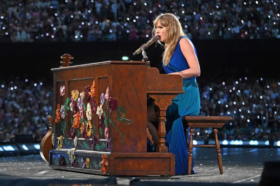 Taylor Swift's Double Mashup Surprise Thrills Dublin Fans