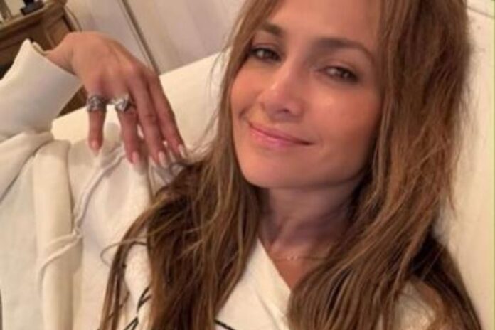 Jennifer Lopez Shares Casual Selfie, Thanks Fans for Birthday Wishes