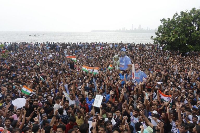 Mumbai’s Marine Drive Overflows with Fans Celebrating India’s T20 WC Victory