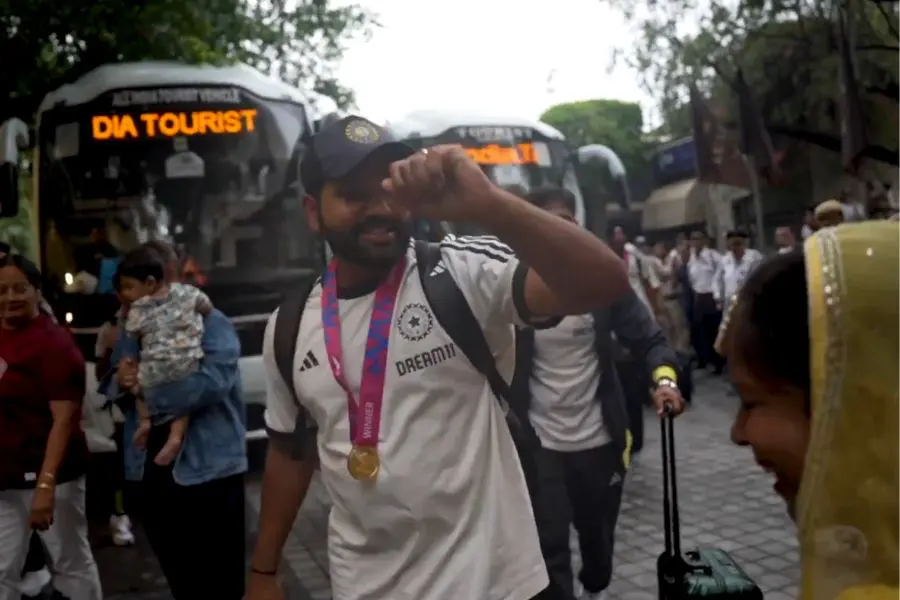 Rohit Sharma Dances with Fans as Team India Celebrates T20 WC Win