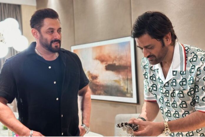 Salman Khan Joins MS Dhoni's Midnight Birthday Bash, Wishes 