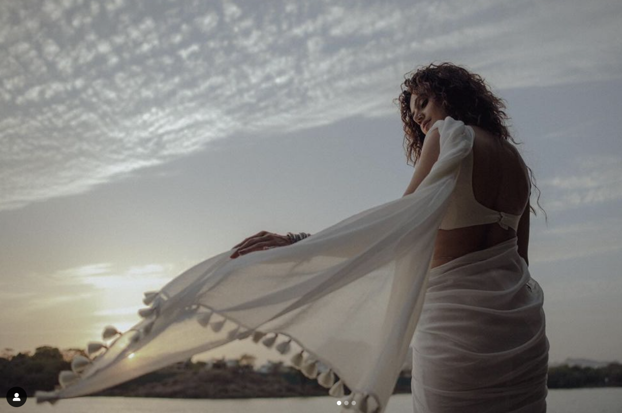 Taapsee Pannu stuns in white saree, fans call her 'gorgeous'