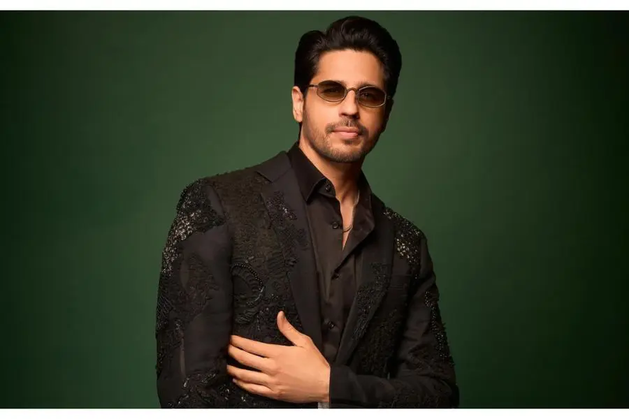 Sidharth Malhotra Warns Fans After Rs 50 Lakh Scam Incident