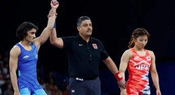 Vinesh Phogat Stuns Top Seed Yui Susaki, Advances to QFs