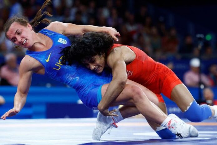 Vinesh Phogat Advances to SFs in Women's 50kg Freestyle