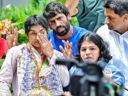 Vinesh Phogat Receives Hero's Welcome in Bhiwani Despite Paris Olympics Disqualification