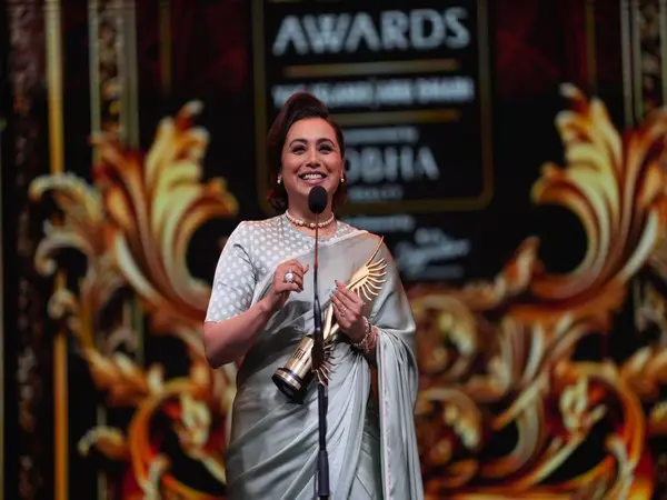 IIFA 2024 : Rani Mukerji Wins Best Actress Award for 'Mrs. Chatterjee vs. Norway'