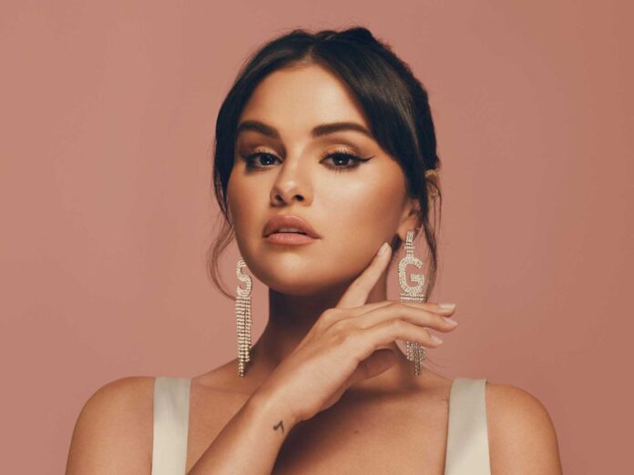 Selena Gomez Officially Joined The Billionaire Club!