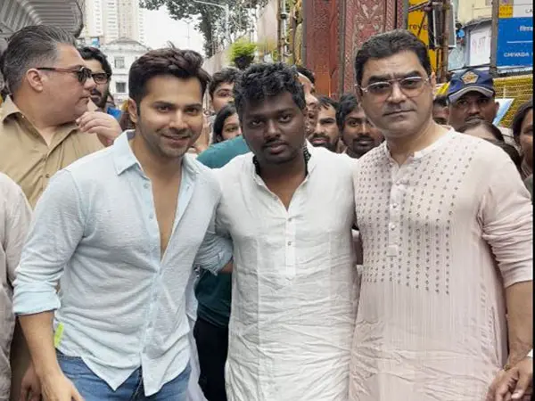 "Ganpati Bappa Morya" : Varun Dhawan And Atlee Seeks Blessings At Lalbaugcha Raja
