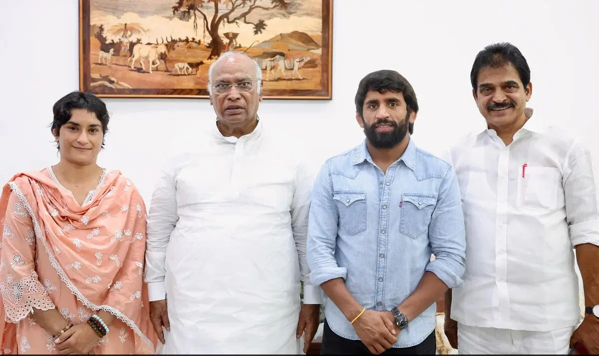 Wrestlers Vinesh Phogat, Bajrang Punia Formally Join Congress Ahead Of Haryana Assembly Polls