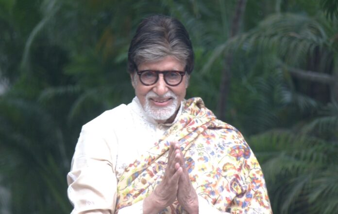 Fans Gather Outside 'Jalsa' To Celebrate Amitabh Bachchan's Birthday As He Turns 82 Today, See Video