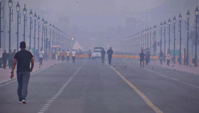 Delhi Engulfed in Smog as AQI Plummets to ‘Very Poor’ Levels, Residents Demand Action
