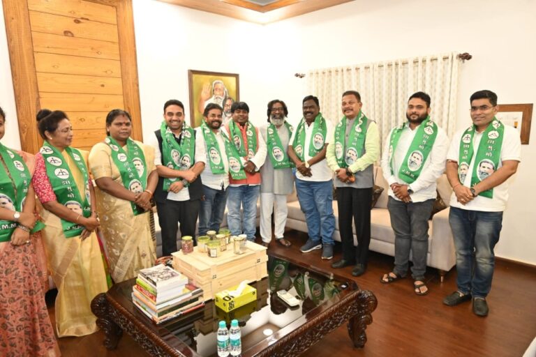 Former BJP Leaders Join JMM, Criticize BJP's Internal Practices