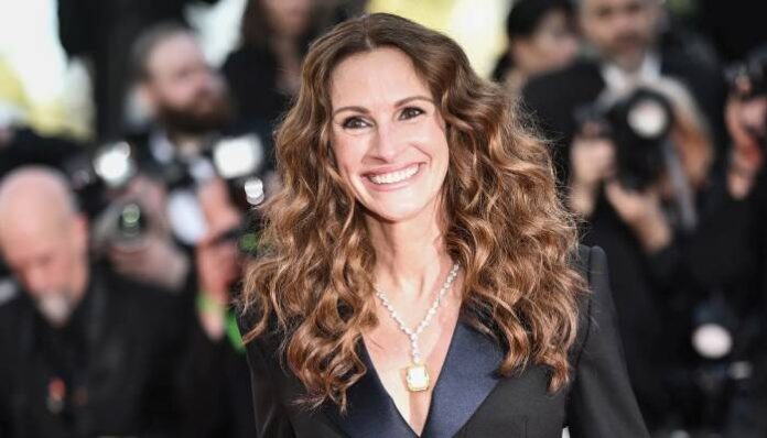 Julia Roberts Set To Receive Prestigious César Award In Paris