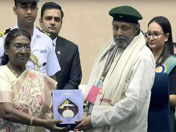 President Droupadi Murmu Presents Dadasaheb Phalke Award To Veteran Mithun Chakraborty, Receives Standing Ovation