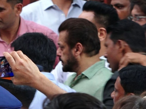 Salman Khan Pays Respect To Late Baba Siddique At His Residence