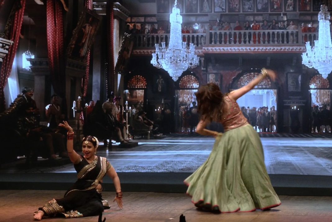 Vidya Balan Falls On Stage But Covers Up With Graceful Dance During 'Ami Je Tomar 3.0' Performance