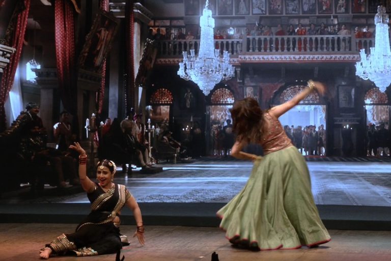 Vidya Balan Falls On Stage But Covers Up With Graceful Dance During 'Ami Je Tomar 3.0' Performance