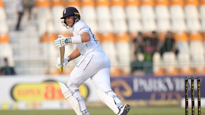 Joe Root Surpasses Alastair Cook's Record And Become Leading Run-Scorer In Test Cricket, This Is How Cook Reacts!