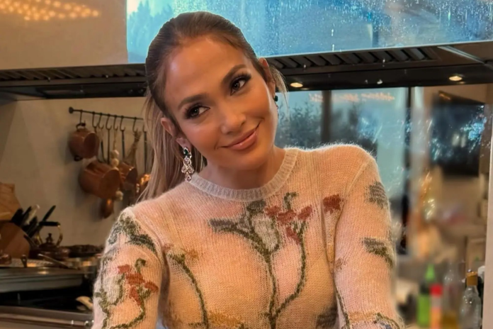 Jennifer Lopez Celebrates Solo Thanksgiving as Ben Affleck & Jennifer Garner Spread Holiday Cheer