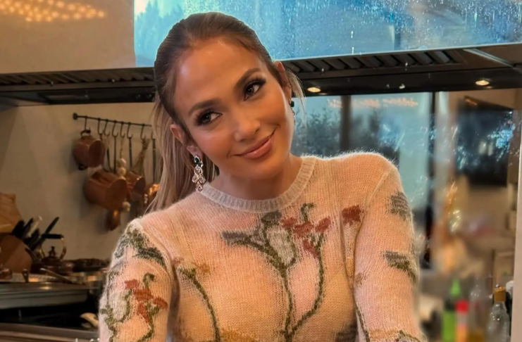 Jennifer Lopez Celebrates Solo Thanksgiving as Ben Affleck & Jennifer Garner Spread Holiday Cheer