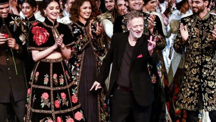 Final Goodbye: Fashion Icons Gather to Pay Last Respects to Rohit Bal at Delhi Cremation