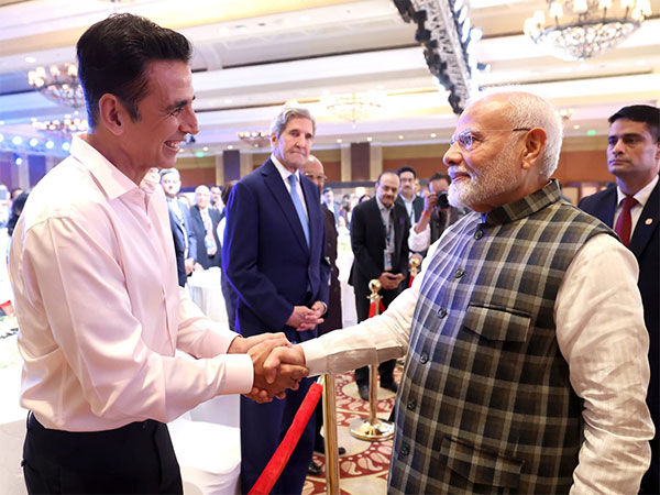 Akshay Kumar Meets PM Modi At Media Summit