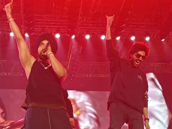 Kartik Aaryan Makes An Unexpected Appearance At Diljit Dosanjh's Concert, Creates "vibe" Moment