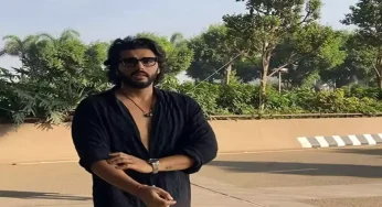 Arjun Kapoor Schools Pap At Mumbai Airport, Says “Tobacco Khana Band Karo”