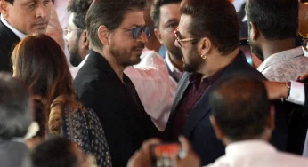 Salman Khan Shares Warm Hug With SRK At Devendra Fadnavis’s Oath Ceremony