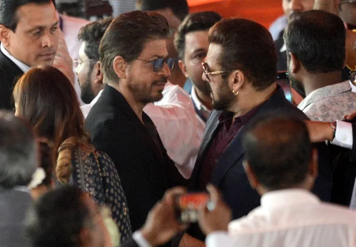 Salman Khan Shares Warm Hug With SRK At Devendra Fadnavis's Oath Ceremony