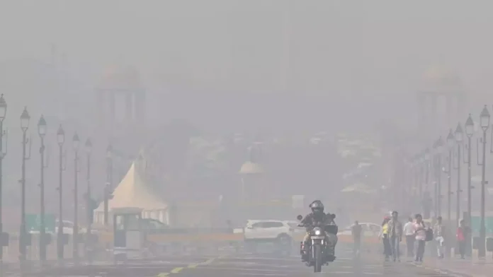 Delhi's Air Quality Worsens to 'Severe,' Fog Limits Visibility as Temperatures Plunge