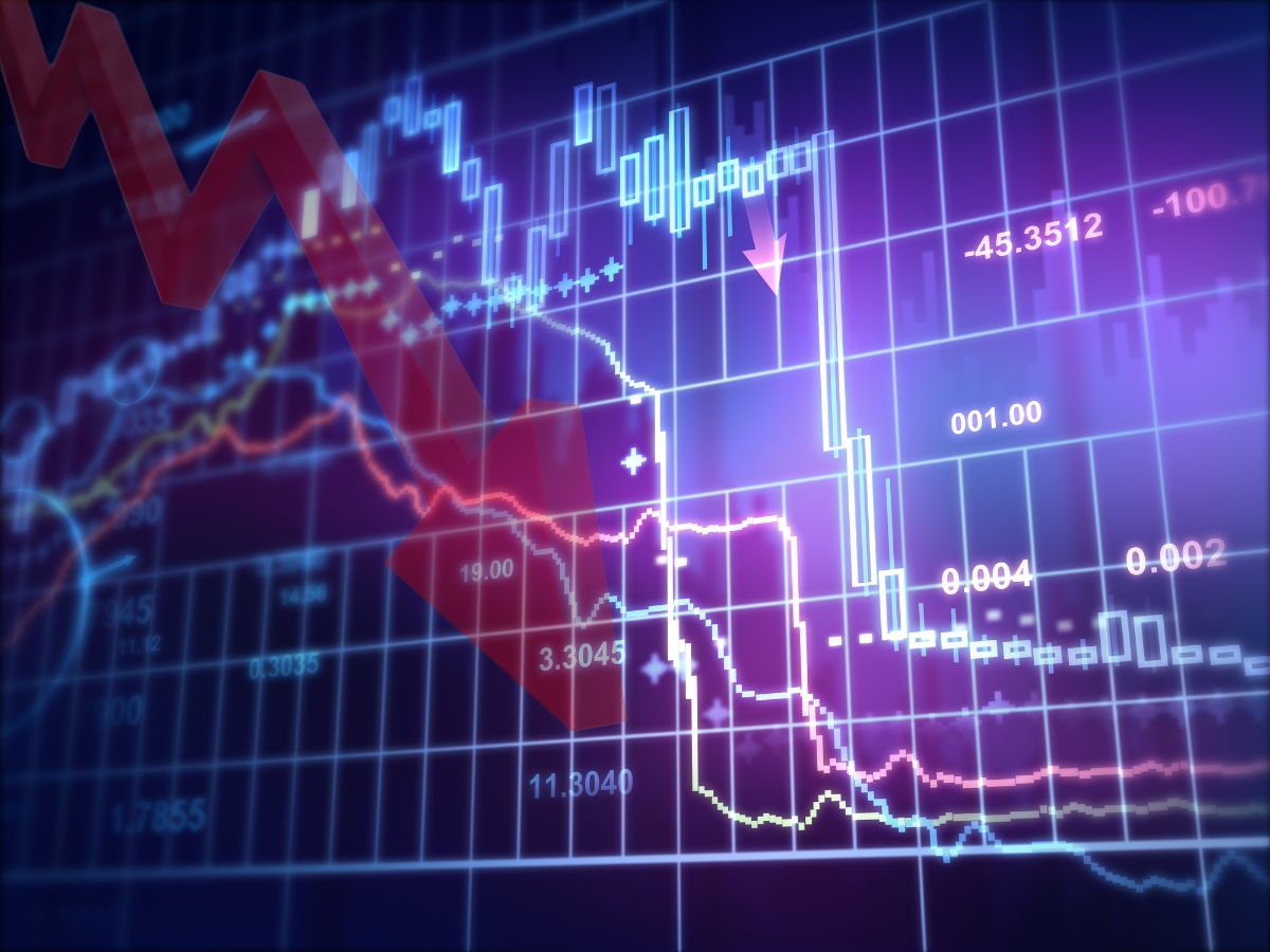 India's Forex Reserves Decline Amid Rupee Pressure