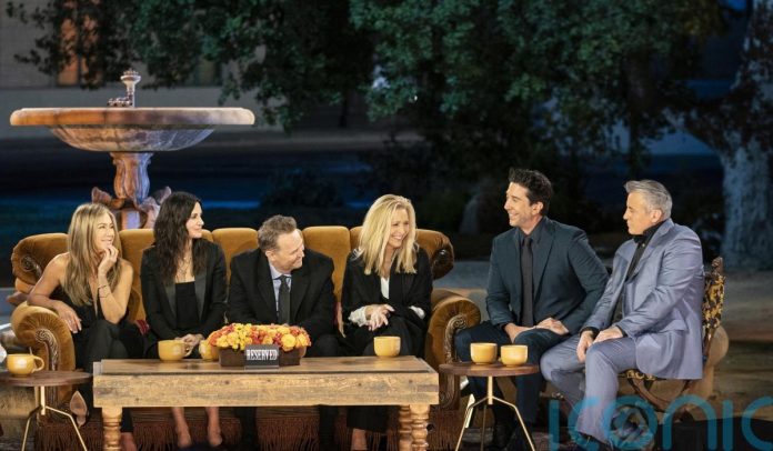 Lisa Kudrow Only Saw 'Friends' Cast Once Between Finale And 25th Reunion