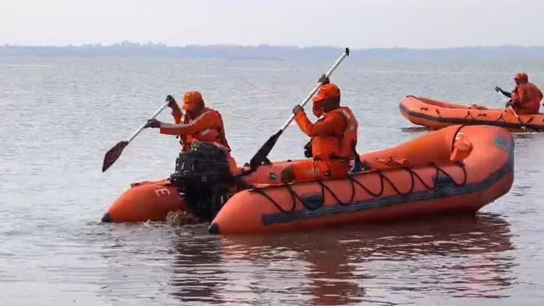 Tragic Goa Boat Accident: 1 Dead, 20 Rescued After Vessel Capsizes Off Calangute Beach
