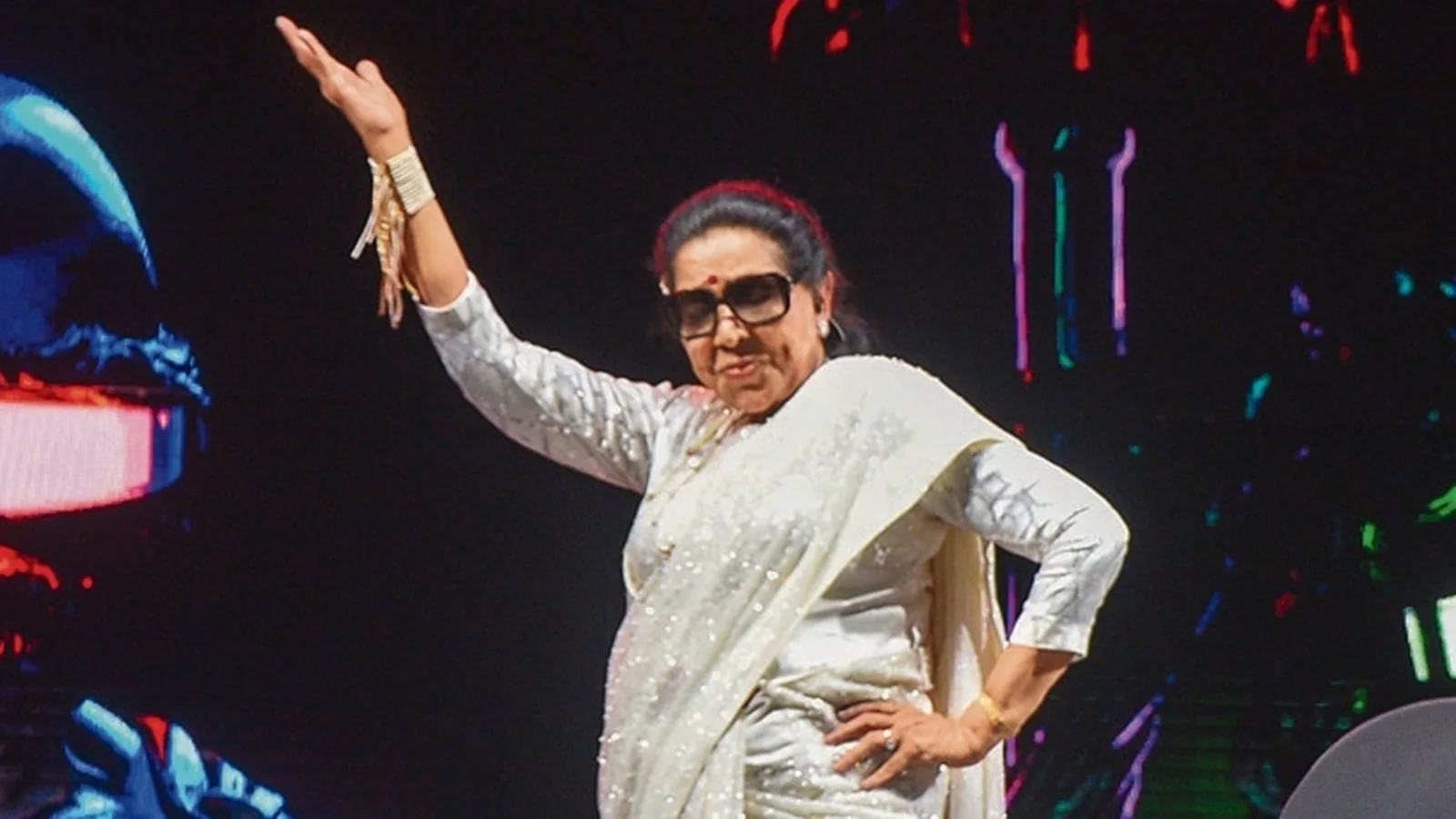 Asha Bhosle, 91, Stuns Dubai Audience with Tauba Tauba Performance and Vicky Kaushal's Iconic Dance Step