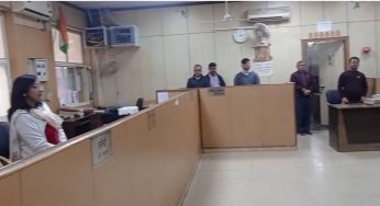 Noida CEO Makes 16 Government Employees Stand for 20 Minutes After Elderly Man Was Kept Waiting-Watch