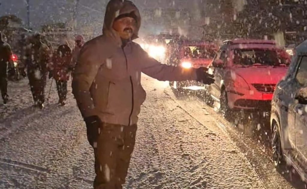 evacuation amid snowfall