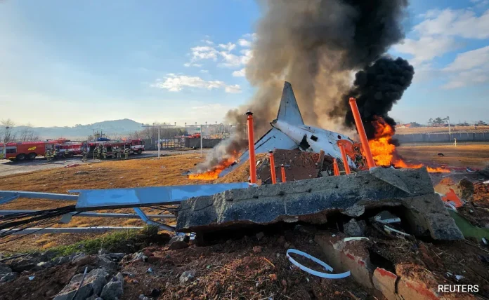 28 Dead as Plane with 181 On Board Crashes at South Korea’s Muan Airport