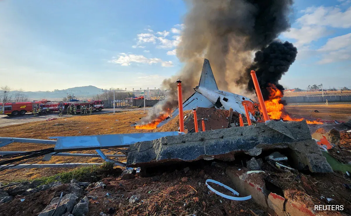 28 Dead as Plane with 181 On Board Crashes at South Korea’s Muan Airport