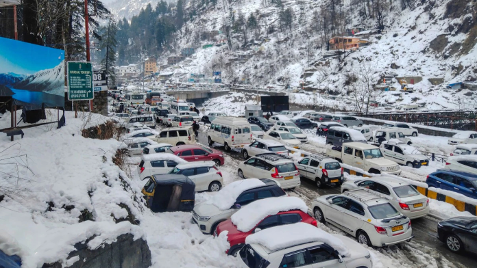 5,000 Tourists Rescued in Himachal Pradesh's Kullu Amid Heavy Snowfall