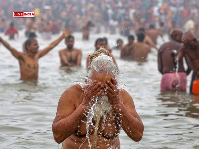 Devotees Take Holy Dip at Triveni Sangam for Makar Sankranti’s First ‘Amrit Snan’