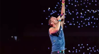 Chris Martin Surprises Fans As He Chants ‘Jai Shri Ram’ At Mumbai Concert, See Video